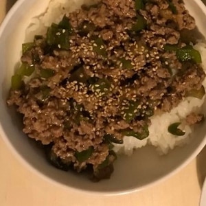 ご飯がすすむ☆ピーマンの肉味噌丼